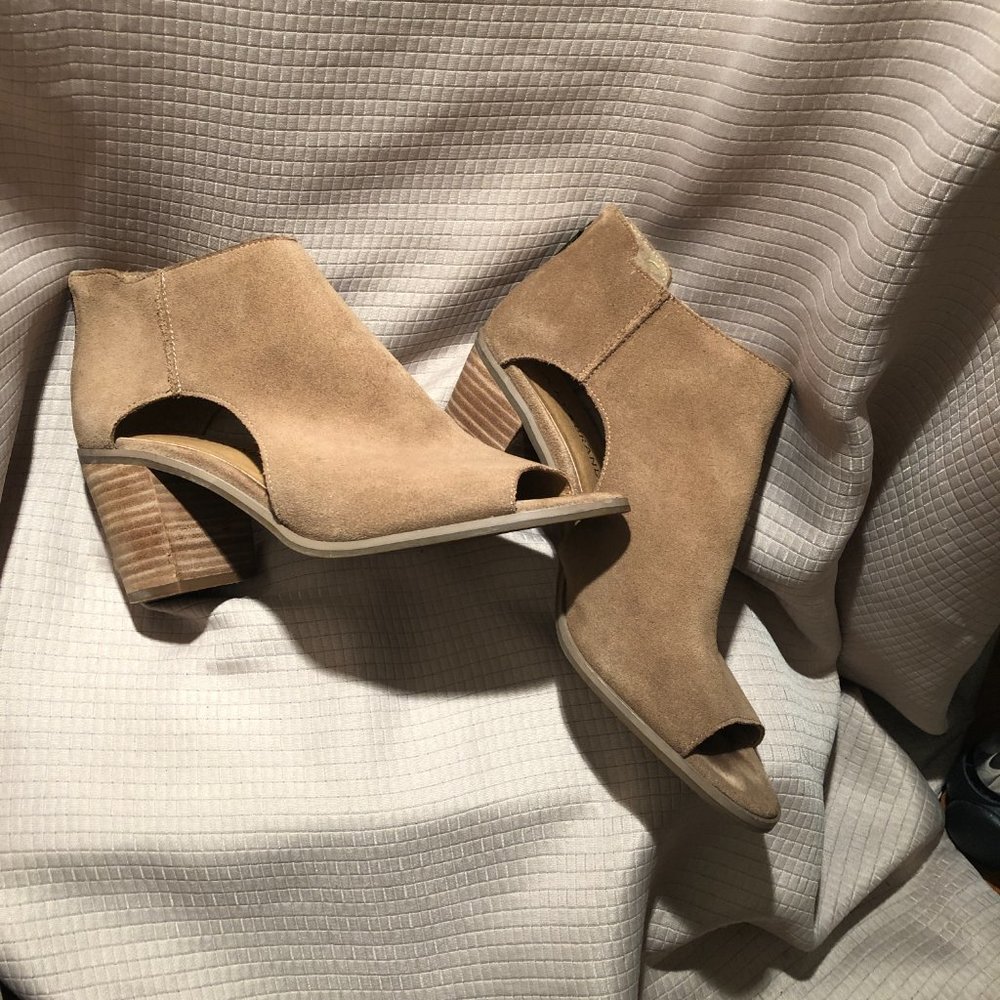 Lucky Brand heeled brown leather suede open toe sandals, 8.5